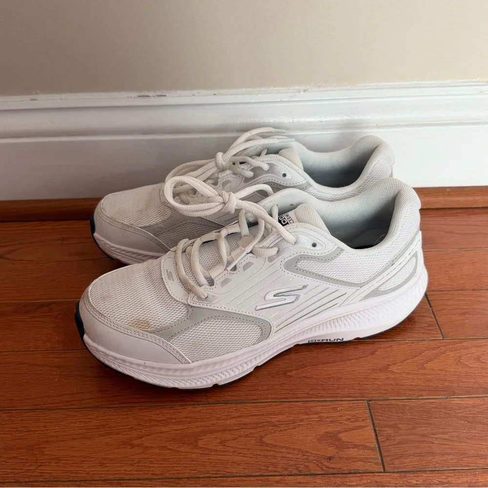 Women's‎ 10 White Air Cooled Sketchers Sneakers